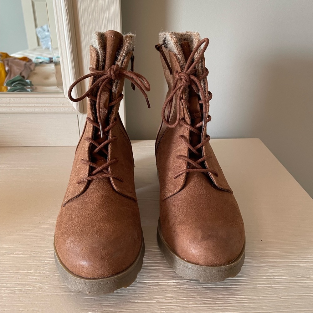 Universal Thread - Target - Brown Boots - Size 8 - Picture 2 of 6